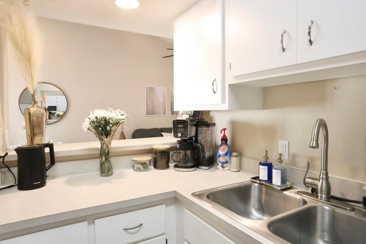 Nomad Retreat King Bed Boutique Condo W Garage Gainesville Exterior foto