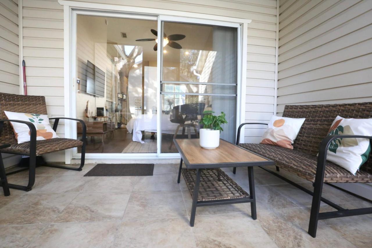 Nomad Retreat King Bed Boutique Condo W Garage Gainesville Exterior foto